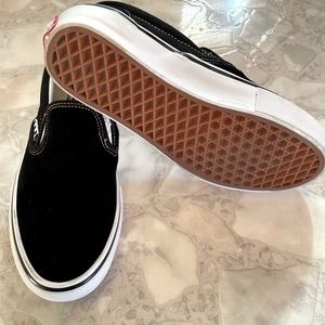 Black suede Vans, men’s size 6, NWT